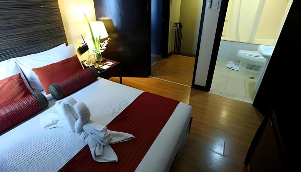 Lancaster Hotel Mandaluyong Exterior foto