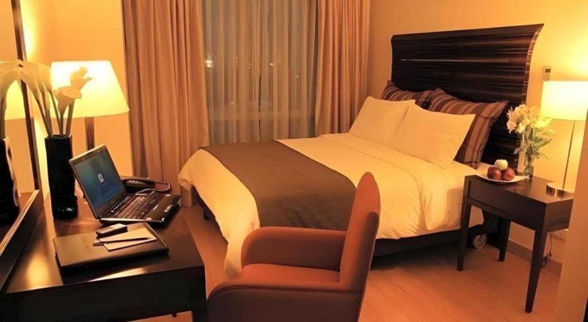Lancaster Hotel Mandaluyong Exterior foto